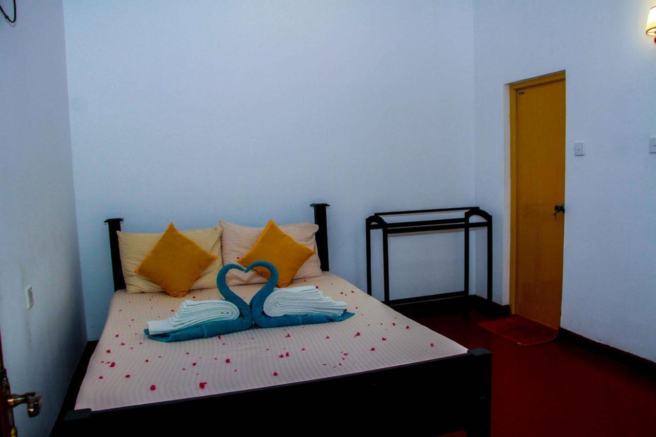 Thathsara Holiday Inn Sigirija Zewnętrze zdjęcie